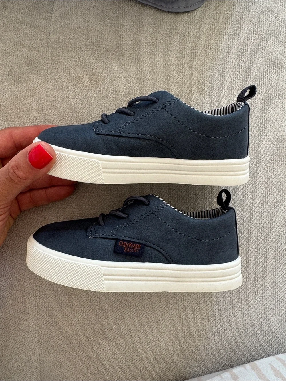 OshKosh B'gosh Navy and White Kids Lace-Up Sneakers size 6M